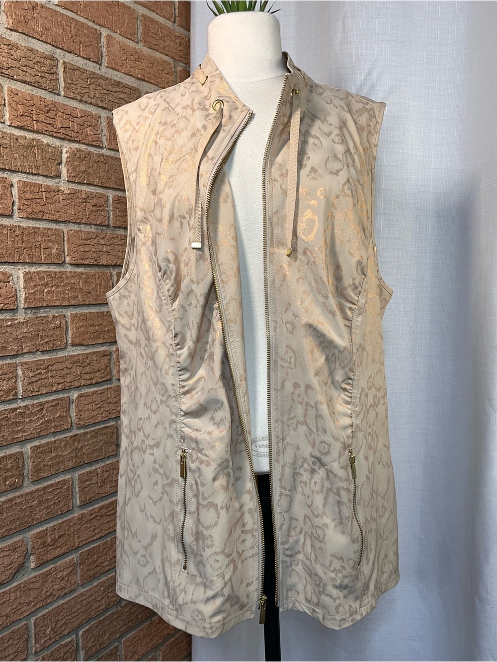 Zenergy by Chico’s Leopard Print Zip Vest Size 3 / ladies US 16 Gold Shimmer - Picture 3 of 10